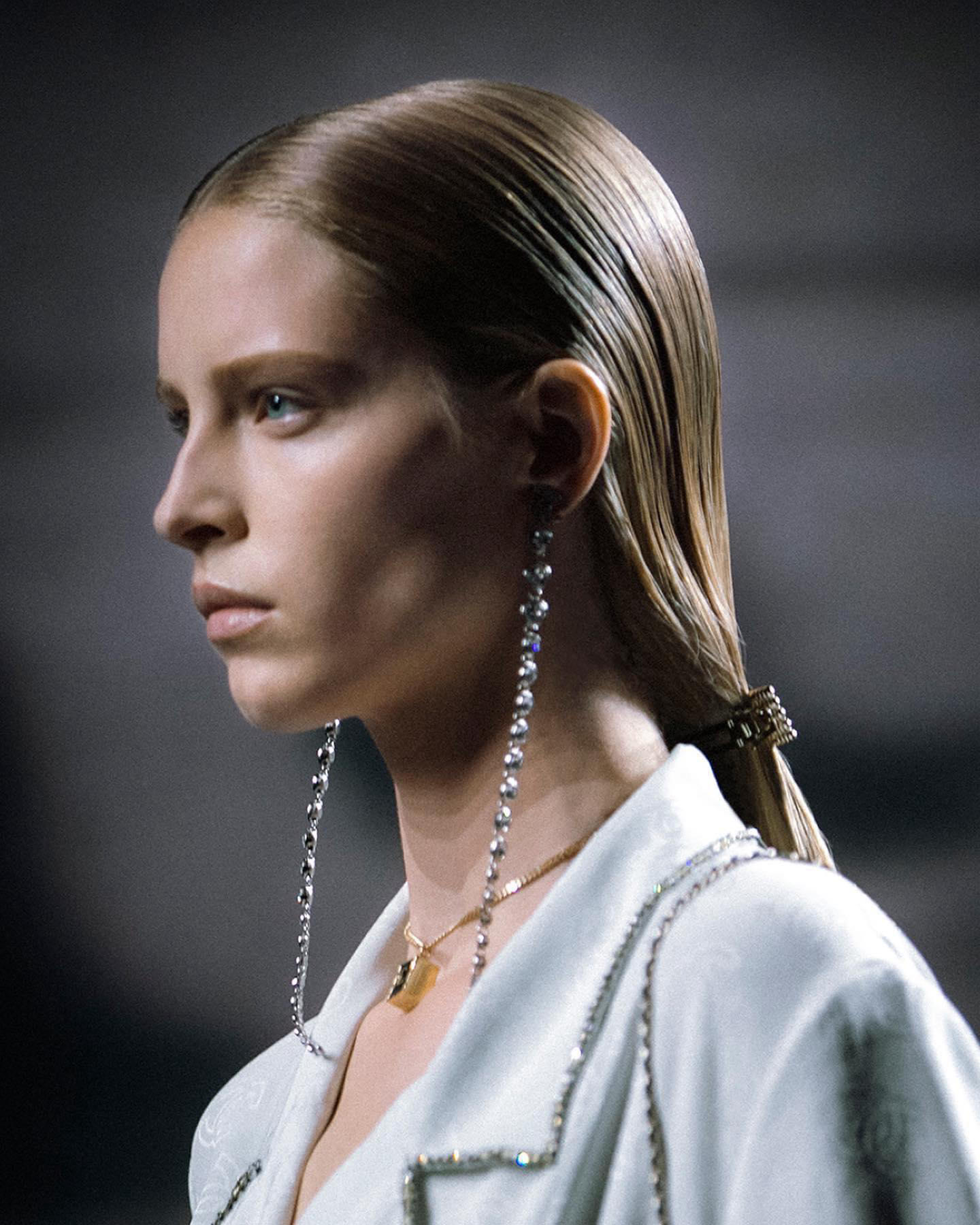 image  1 Echoing the modern glamour of the CHANEL Spring-Summer 2023 Ready-to-Wear Collection, the runway mak