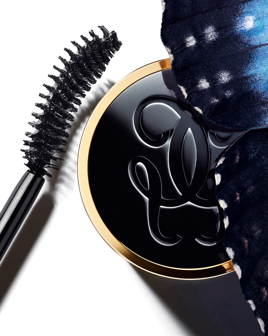 image  1 Guerlain - A lifting and curling brush, for maximum volume