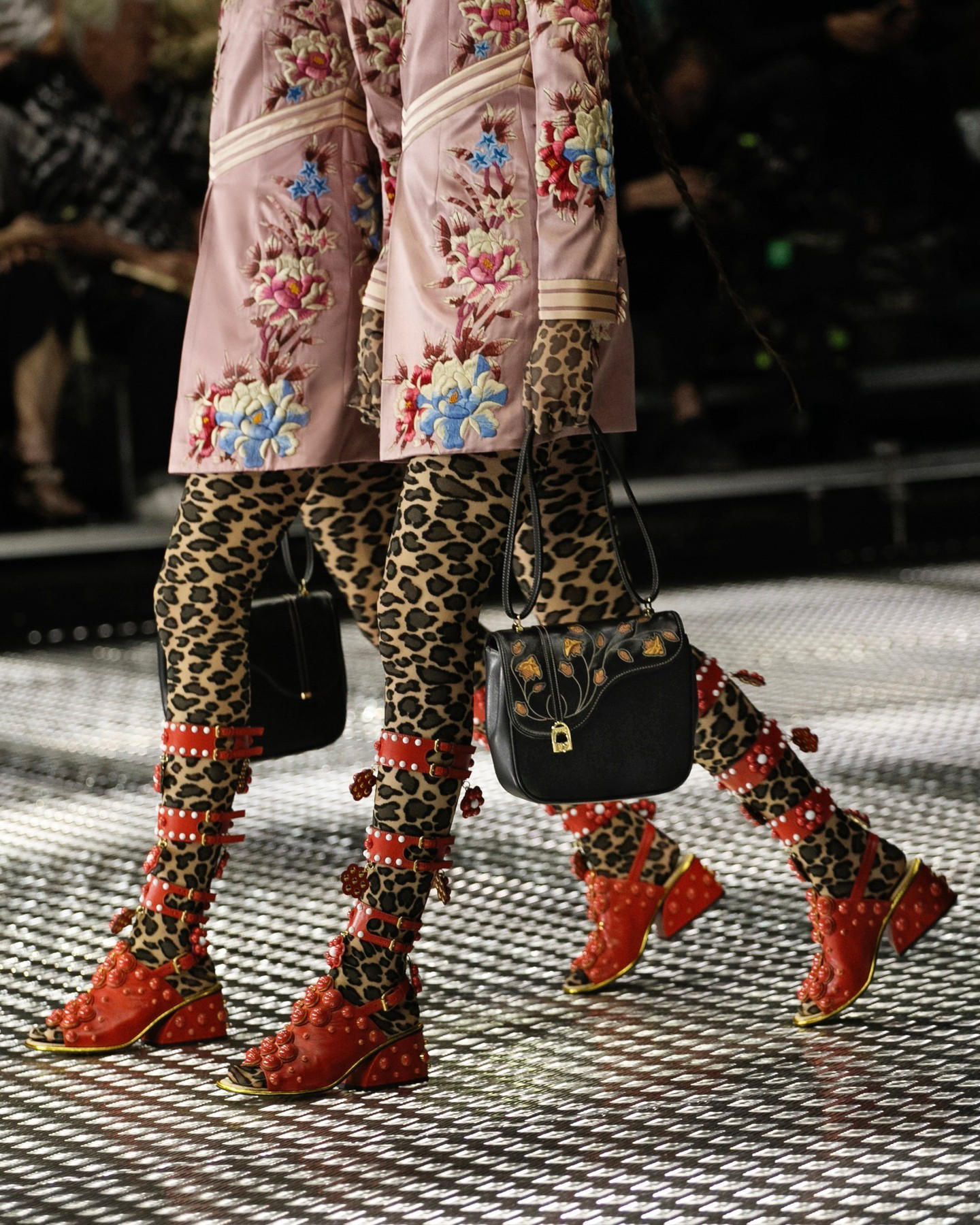 In the collection unveiled during the Gucci Twinsburg fashion show, archival reprisals, a mainstay o